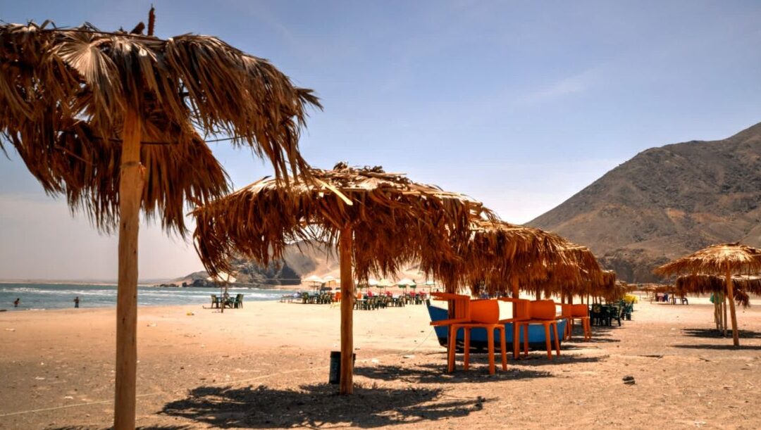 Découvrir les plus belles plages du Pérou : un voyage entre sable et culture