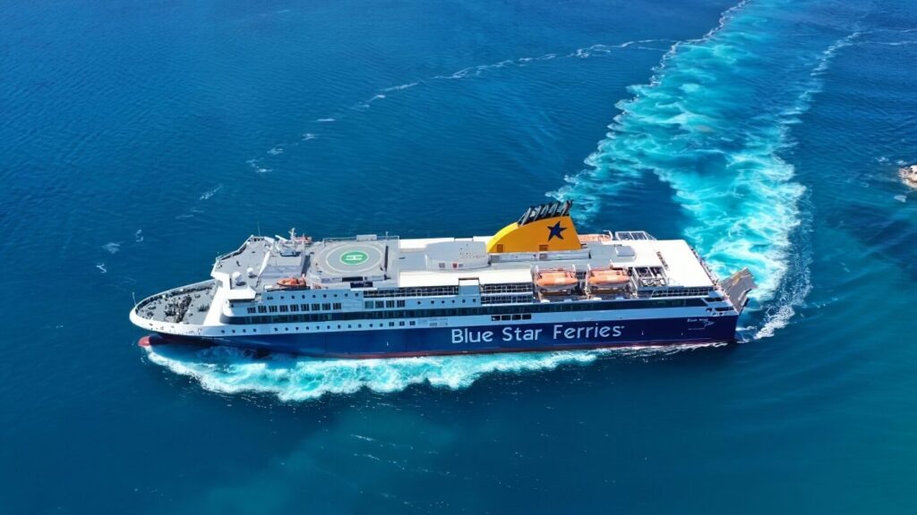 Comment choisir le meilleur ferry de Santorin à Paros pour votre voyage ?