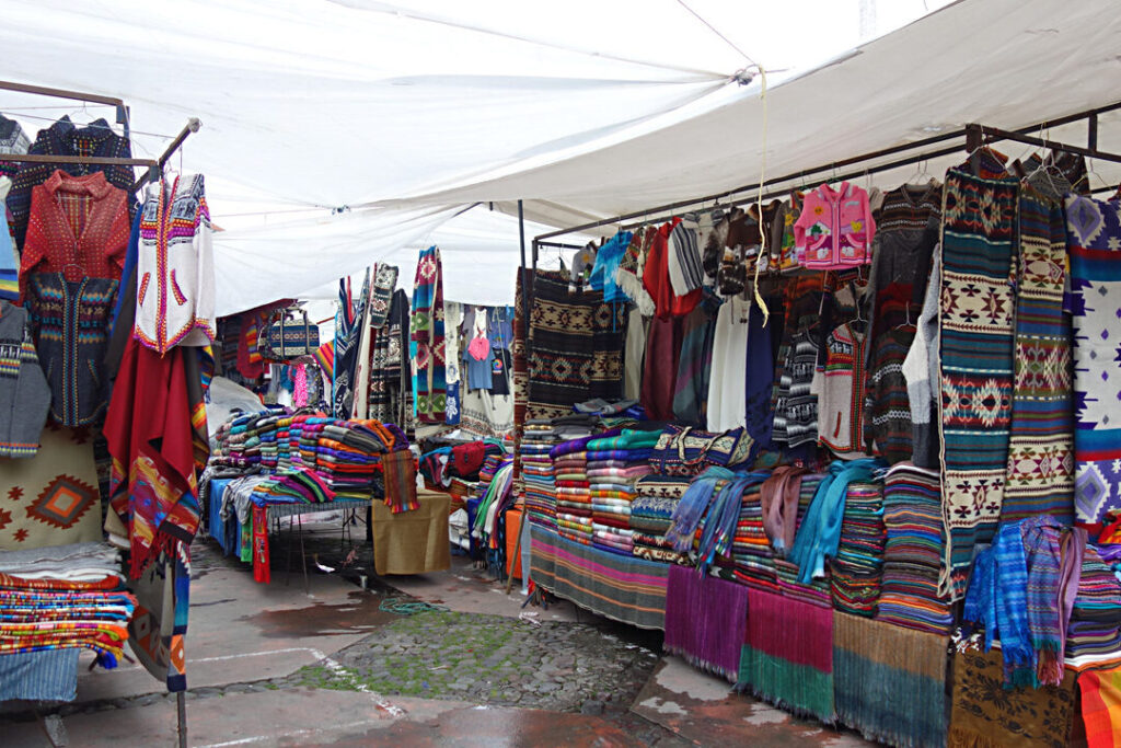 Otavalo : un voyage au cœur du marché artisanal équatorien