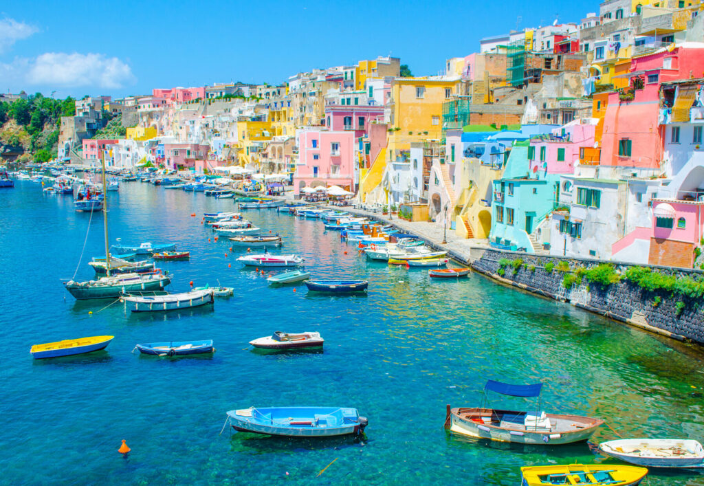 Découvrez la perle du golfe de Naples: comment se rendre à Ischia ?