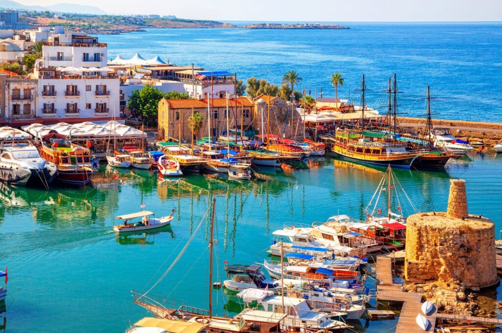 Découvrir Chypre : secrets d’une île méditerranéenne à explorer