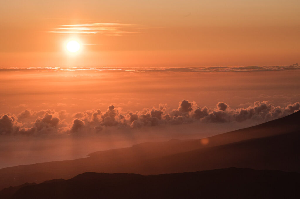 Ascension du piton des Neiges : votre guide complet pour conquérir le toit de la Réunion