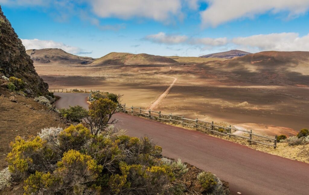 Découverte de la plaine des Sables à la Réunion: un paysage lunaire sur Terre