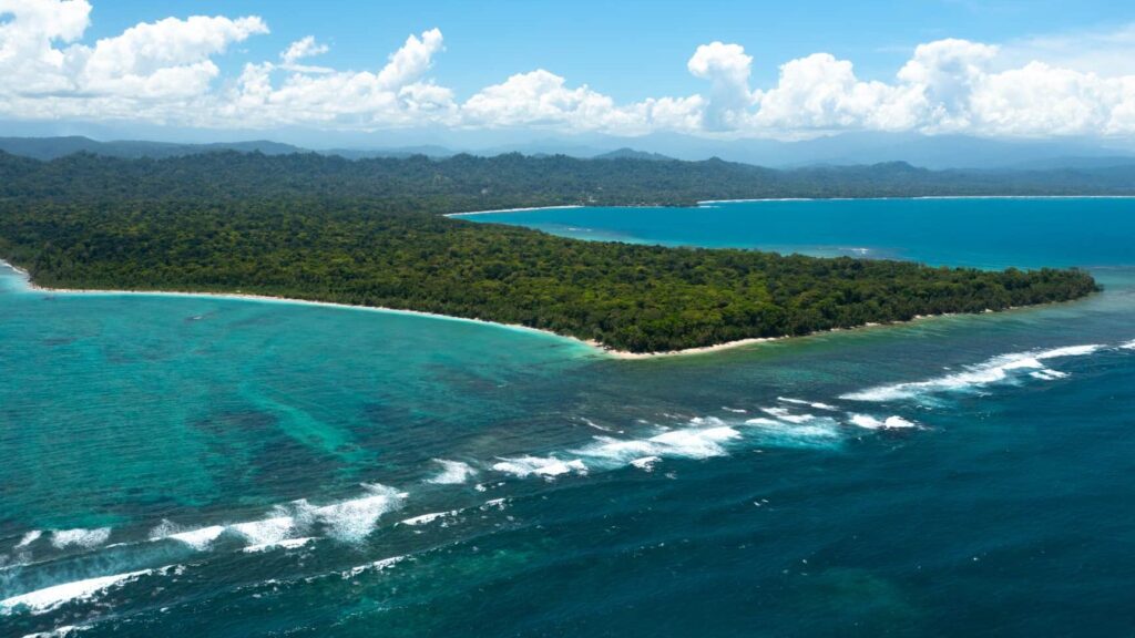 Découvrir Cahuita au Costa Rica : Un paradis caché pour les amoureux de la nature et du surf