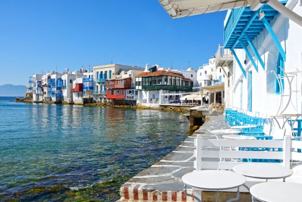 Crète ou Santorin : quelle île choisir pour vos vacances en Grèce ?