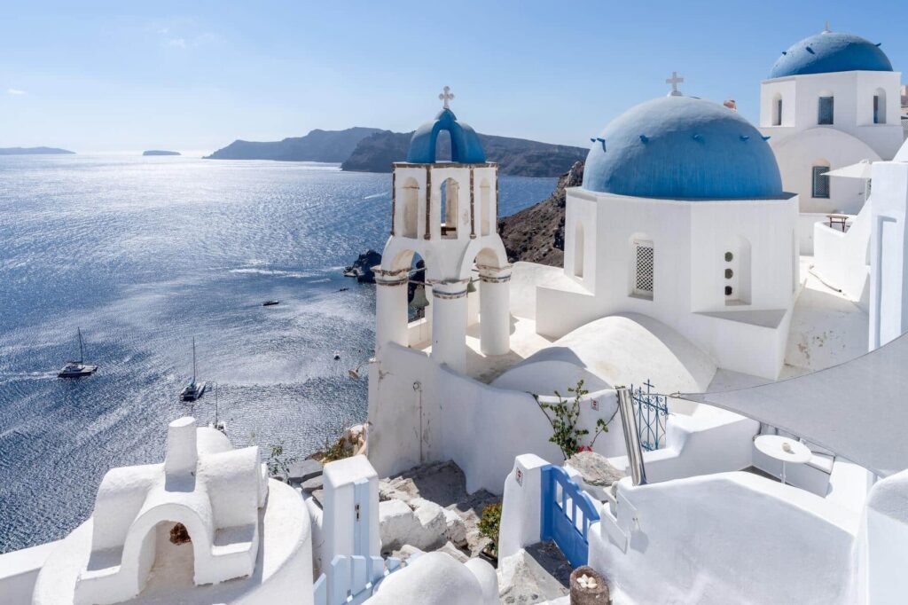 La Crète ou Santorin : quelle île grecque choisir pour vos prochaines vacances ?