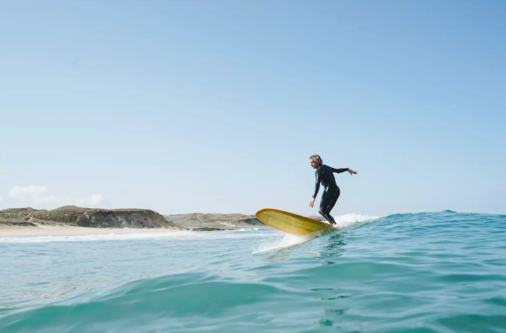 Surf camp au Portugal : comment choisir le meilleur pour vos vacances de glisse ?