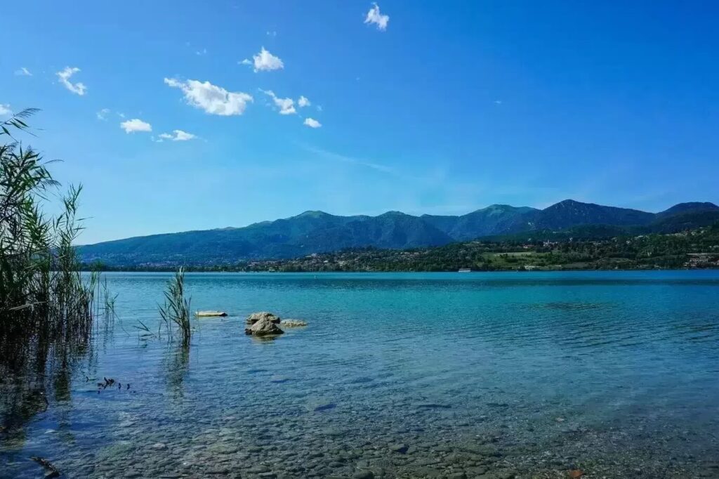 Découvrez les meilleures plages du lac de Côme pour un été inoubliable