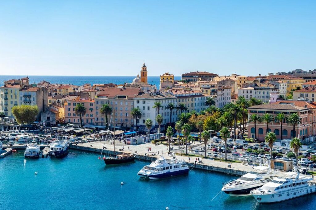 Pourquoi Ajaccio est-elle une destination incontournable de la Corse du Sud-Ouest ?