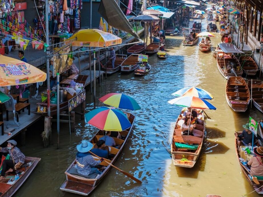 À la découverte de Damnoen Saduak : plongée dans le marché flottant le plus célèbre de Thaïlande