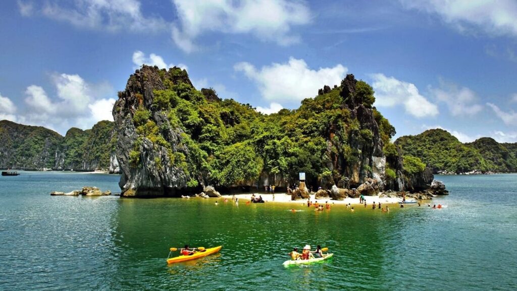 Découverte de Cat Ba : guide complet pour une escapade inoubliable en mer et sur terre