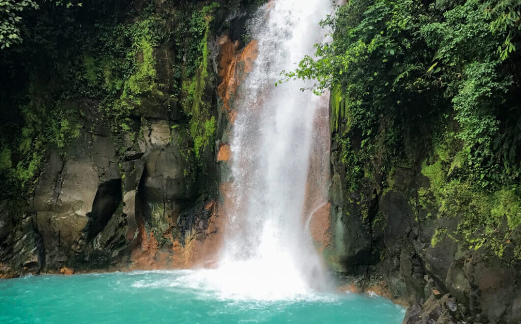 Pourquoi l&rsquo;espagnol est-il essentiel pour explorer le Costa Rica ?
