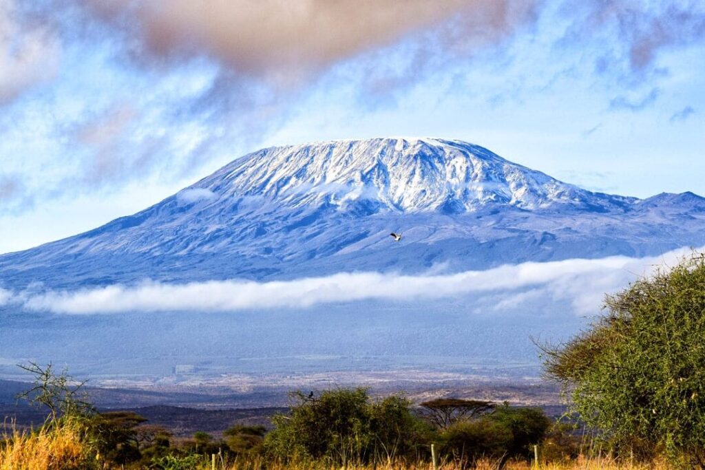 Découvrez le Kilimandjaro : ascension du mont africain mythique