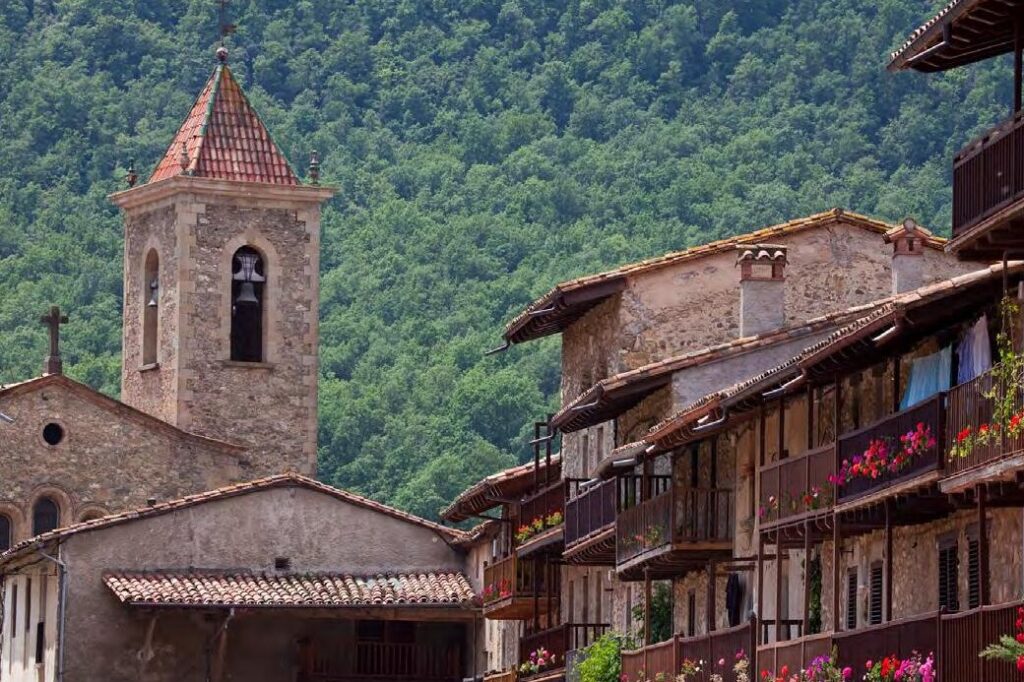 Colera en Espagne : comment ce petit village catalan séduit les voyageurs à la recherche de tranquillité ?